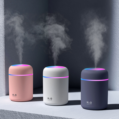 Umidificatore d'aria portatile con diffusore di aromi e oli essenziali per auto e casa.