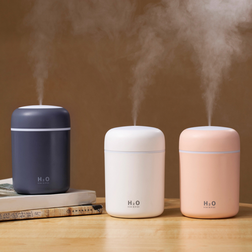 Umidificatore d'aria portatile con diffusore di aromi e oli essenziali per auto e casa.